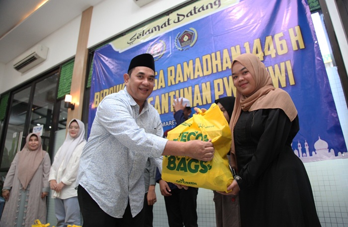 Gelar Buka Puasa Bersama, PWI dan IKWI Santuni Anak Yatim Piatu